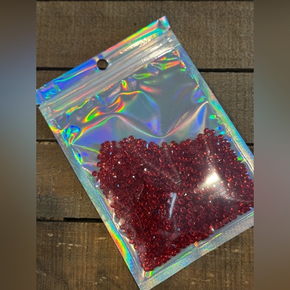 Vibrant red flat back stones - Picture 1 of 2